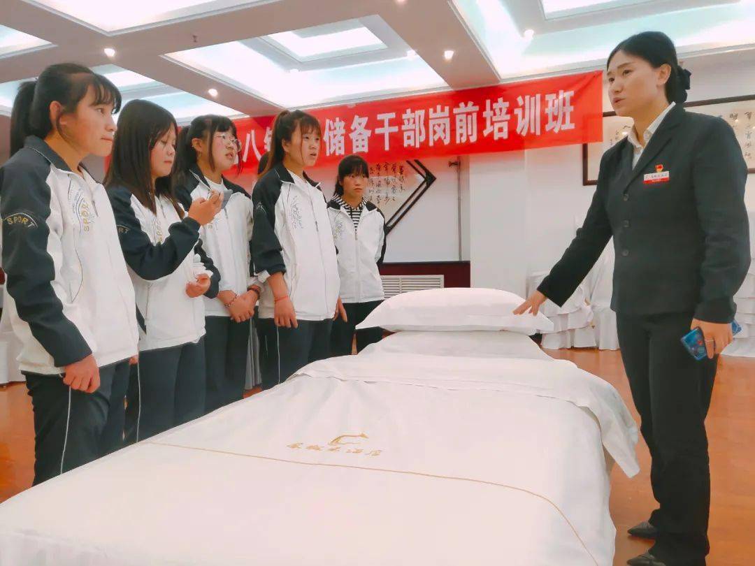 校企聯(lián)動(dòng)賦能職教——鳳城大酒店對(duì)定西市洮河高級(jí)職業(yè)中學(xué)學(xué)生酒店服務(wù)流程培訓(xùn)圓滿落幕